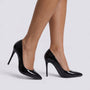 Zapatos de salón mujer tacón aguja efecto charol en color negro, vista lateral