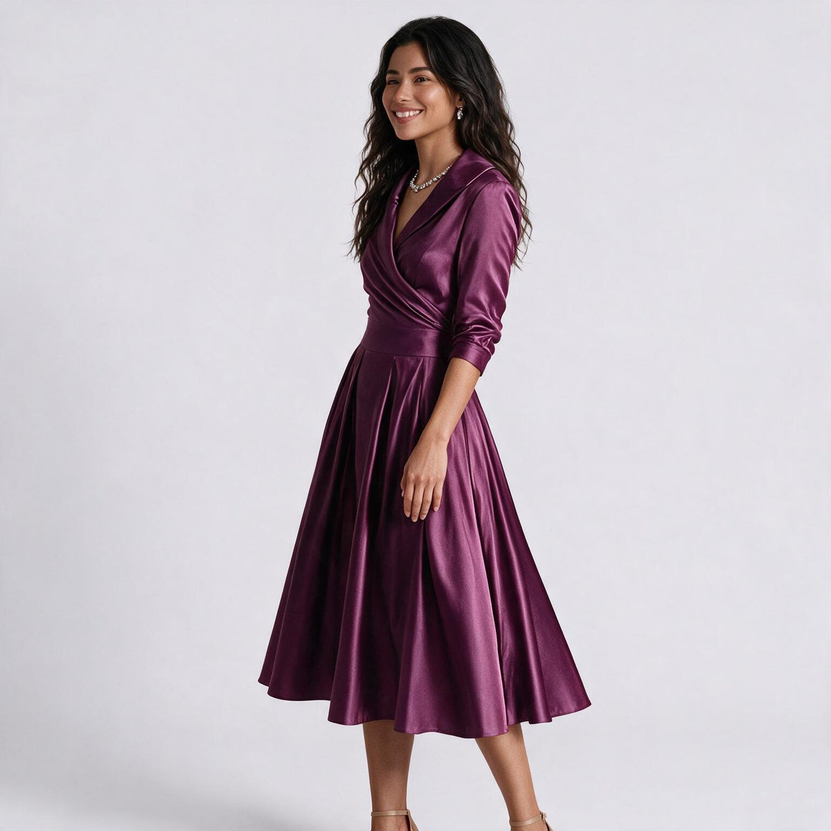 Vestido entallado manga larga color morado, vista lateral