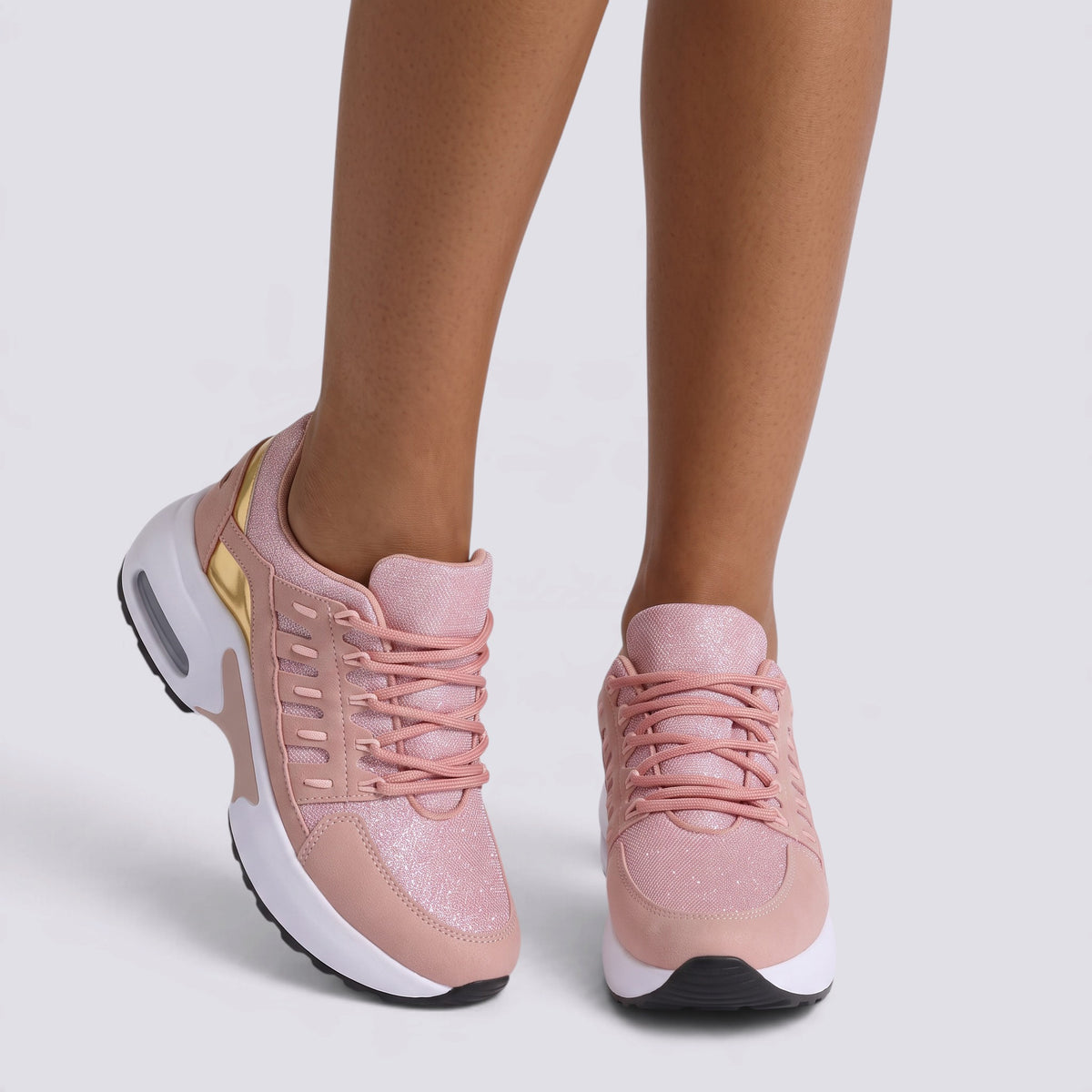 Zapatillas deportivas chunky mujer rosas con suela de plataforma y paneles calados, vista frontal
