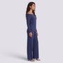 Conjunto Mujer Camiseta Hombros Descubiertos y Pantalón Ancho Azul Marino vista lateral