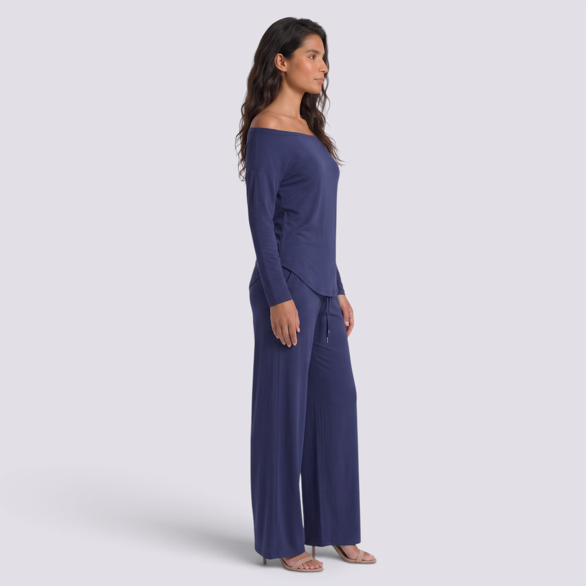 Conjunto Mujer Camiseta Hombros Descubiertos y Pantalón Ancho Azul Marino vista lateral