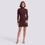 Vestido mini de punto canalé color marrón con cuello alto, vista frontal