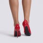 Zapatos de salón mujer tacón aguja efecto charol en color rojo, vista trasera
