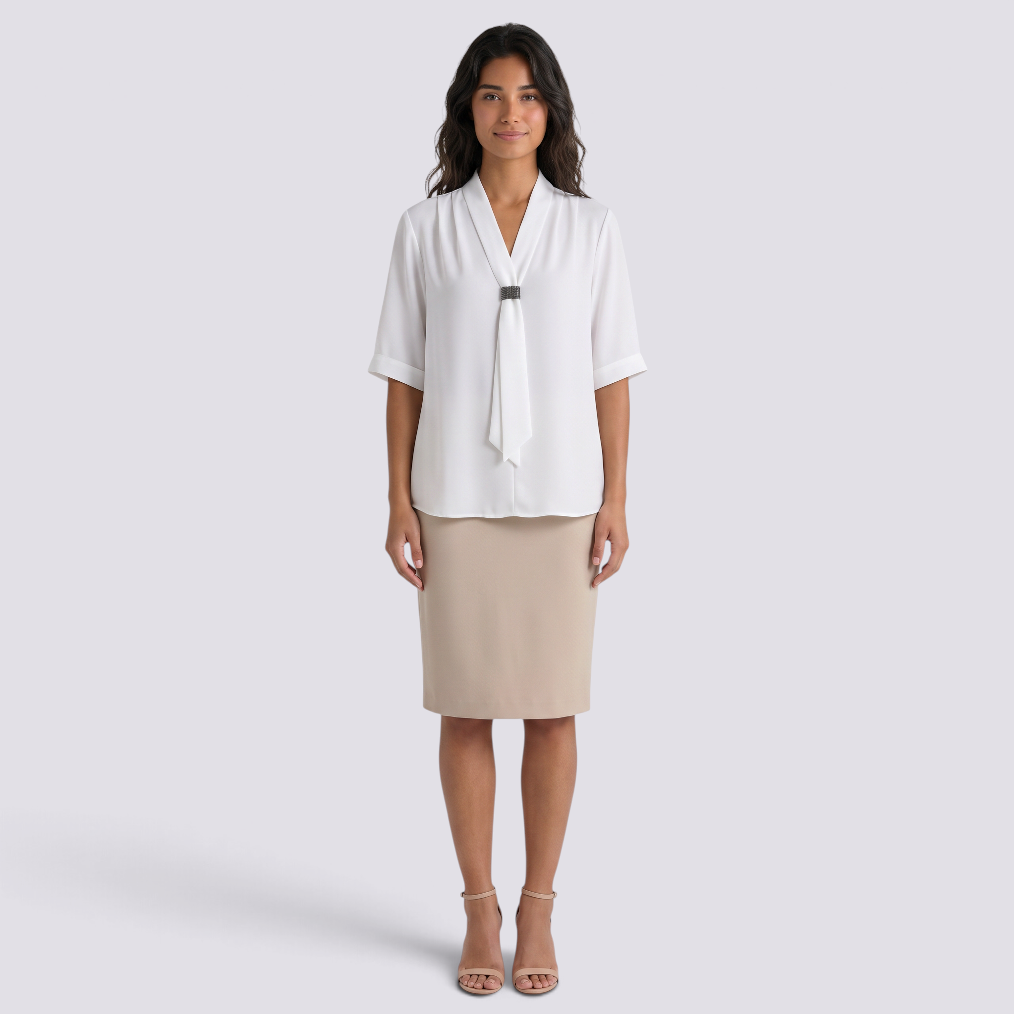 Blusa mujer cuello en V con lazo colgante y manga media en blanco, vista frontal