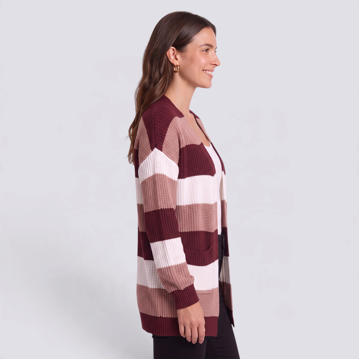 Cárdigan mujer de punto con rayas anchas y bolsillos en color burdeos, vista lateral