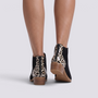 Botines mujer estampado leopardo tacón bajo en negros, vista trasera