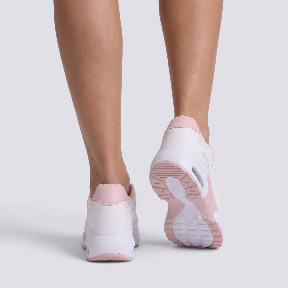 Zapatillas deportivas chunky mujer blancas con detalles rosa pálido, suela de plataforma y paneles calados, vista trasera