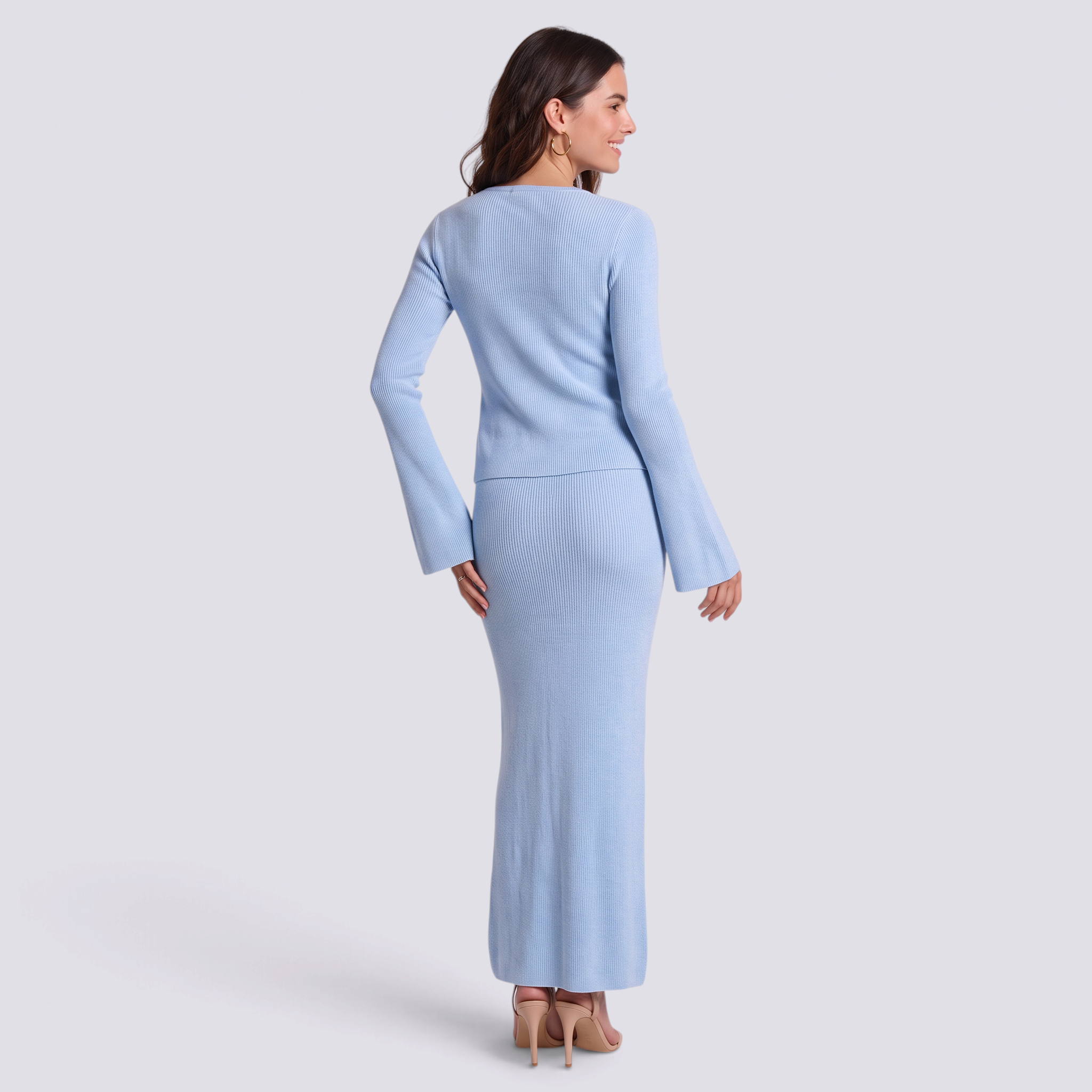 Conjunto mujer cárdigan manga campana y falda larga azul claro, vista trasera