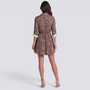 Vestido camisero corto de mujer estampado leopardo, vista trasera