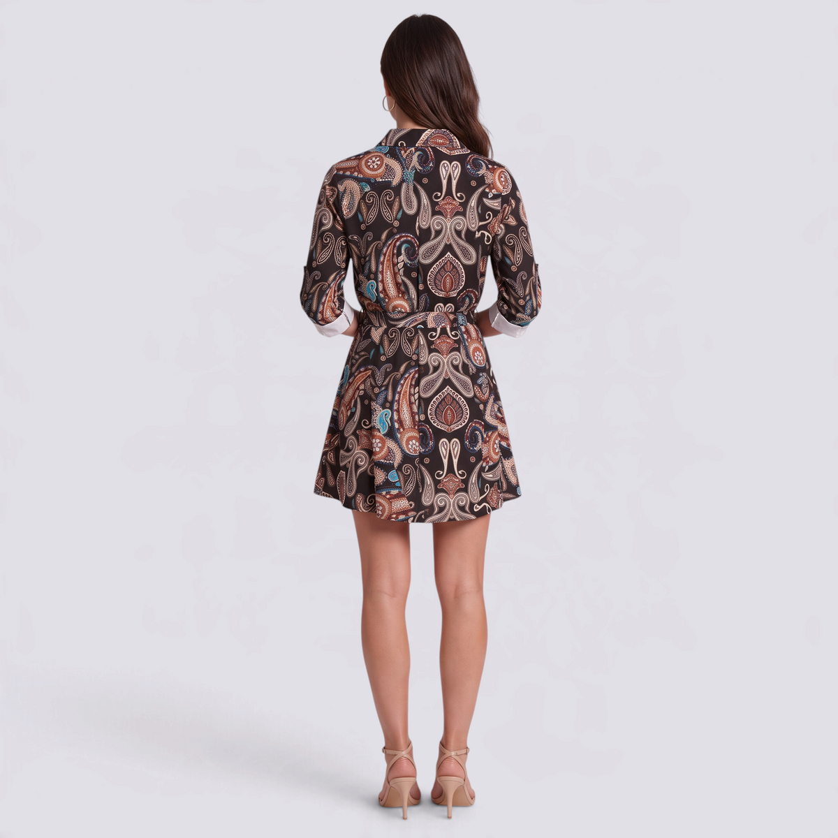 Vestido camisero corto de mujer estampado paisley negro, vista trasera