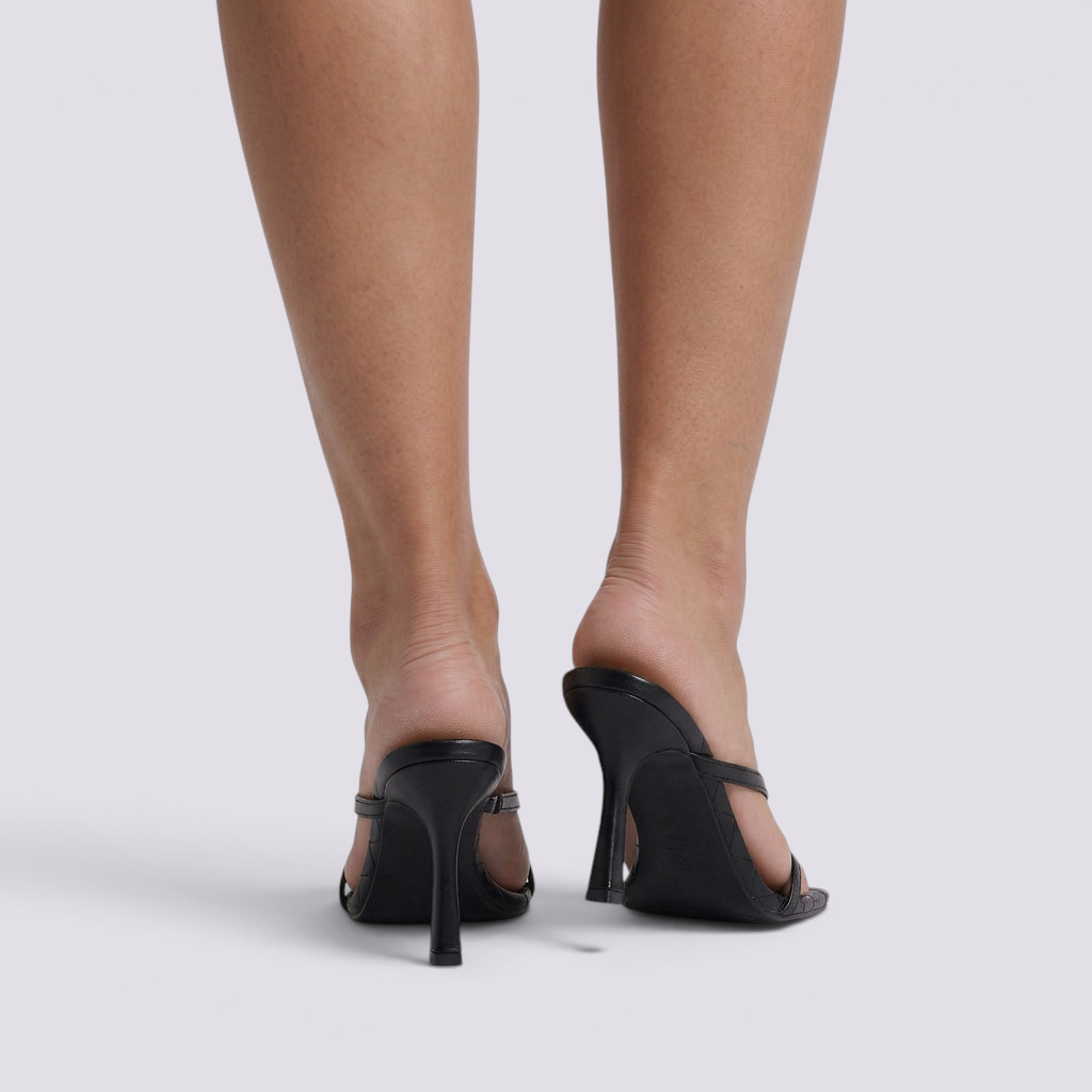 Sandalias de tacón de dedo mujer negro vista trasera