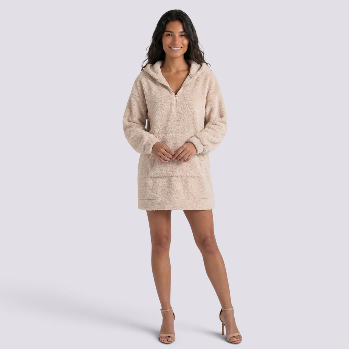 Sudadera borreguito de mujer con capucha y media cremallera color beige, vista frontal