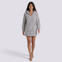 Sudadera borreguito de mujer con capucha y media cremallera color gris, vista frontal