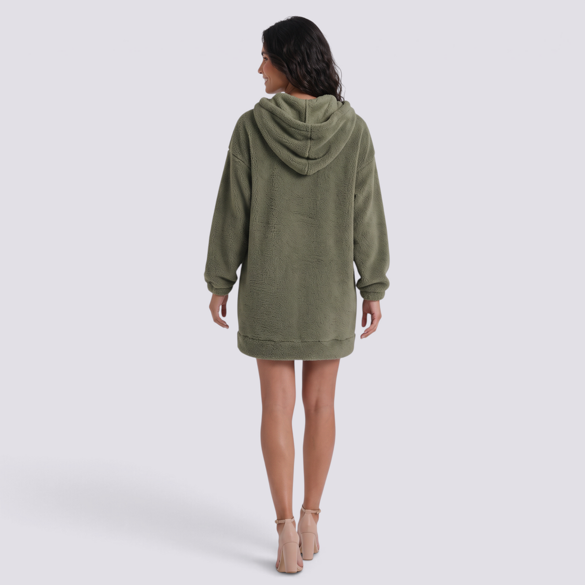 Sudadera borreguito de mujer con capucha y media cremallera color verde militar, vista trasera