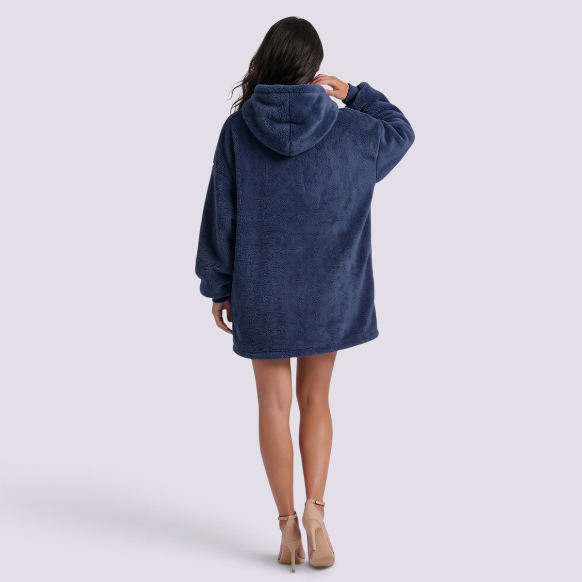 Sudadera manta de mujer oversize con capucha y bolsillo canguro color azul marino, vista trasera
