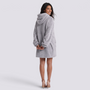 Sudadera manta de mujer oversize con capucha y bolsillo canguro color gris, vista trasera
