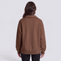Sudadera mujer oversize con media cremallera y cuello solapa en color marrón, vista trasera