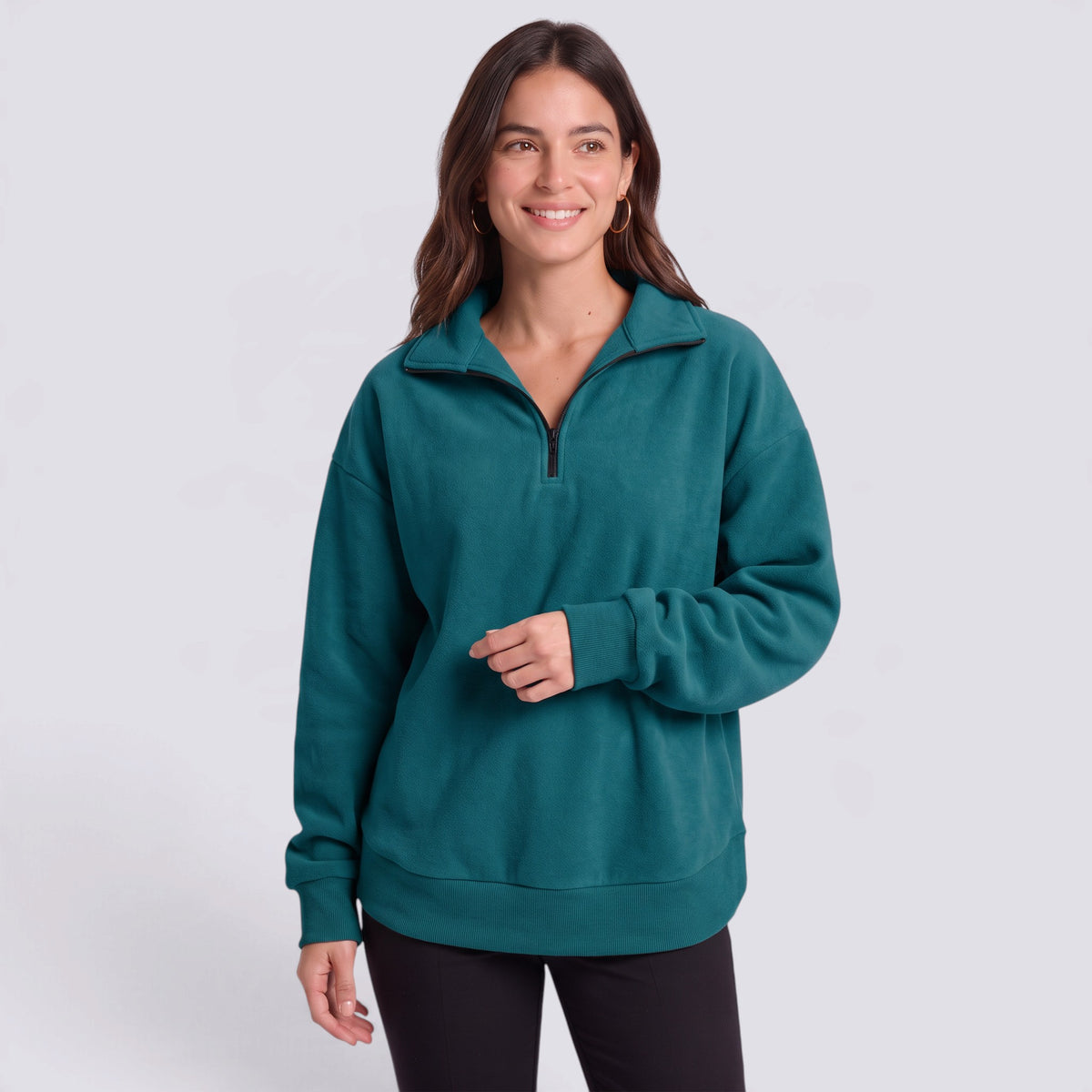 Sudadera mujer oversize con media cremallera y cuello solapa en color verde océano, vista frontal