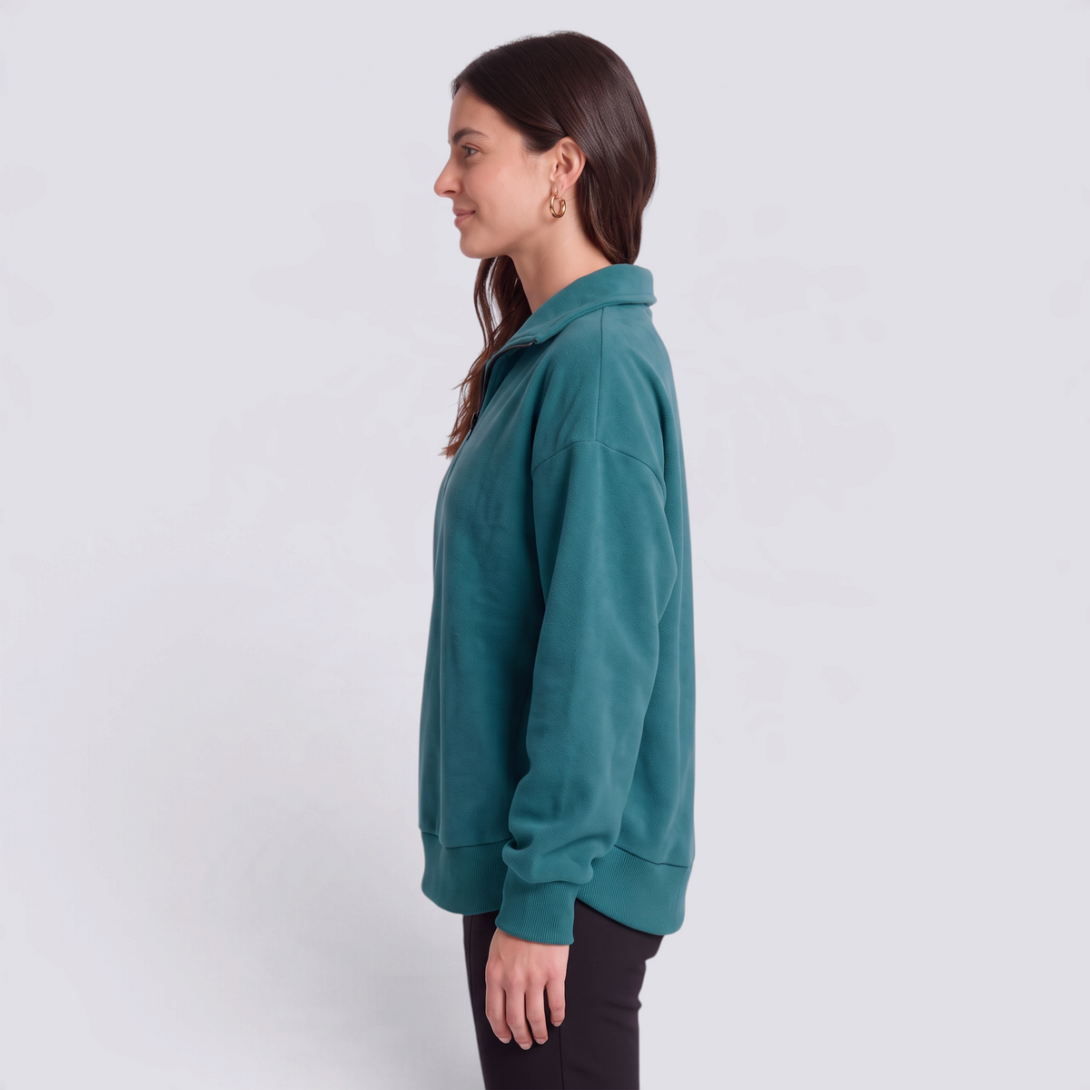 Sudadera mujer oversize con media cremallera y cuello solapa en color verde océano, vista lateral