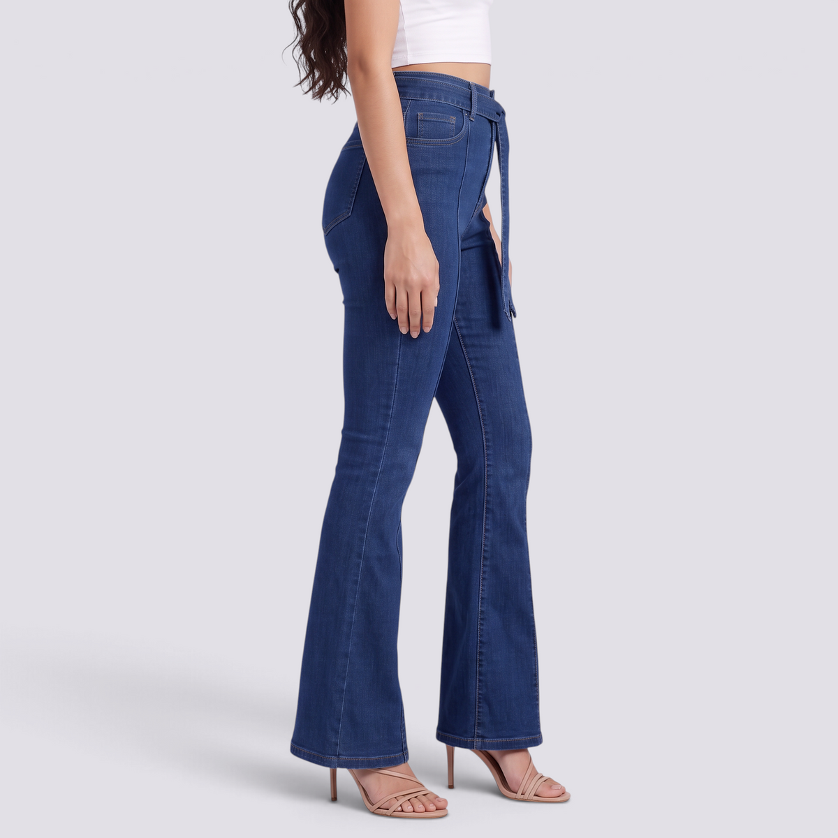 Vaqueros pata de elefante ajustados de mujer color azul marino, vista lateral