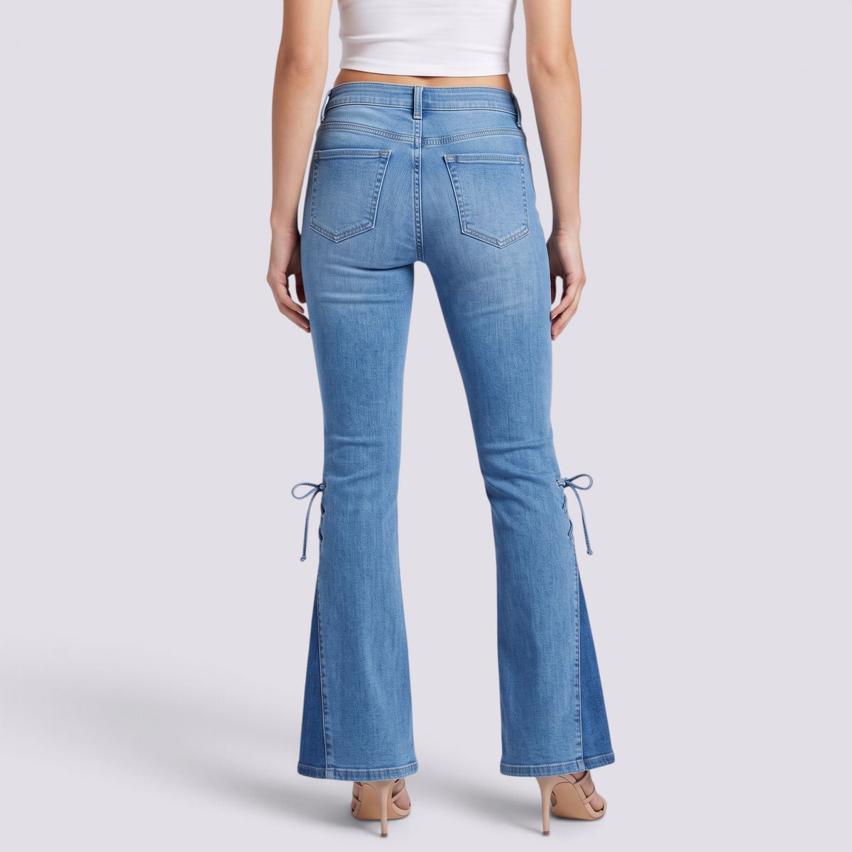 Vaqueros pata de elefante ajustados de mujer color azul medio, vista trasera