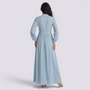 Vestido camisero largo mujer cuello mao con bolsillos en azul cielo, vista trasera