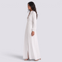 Vestido camisero largo mujer cuello mao con bolsillos en blanco, vista lateral