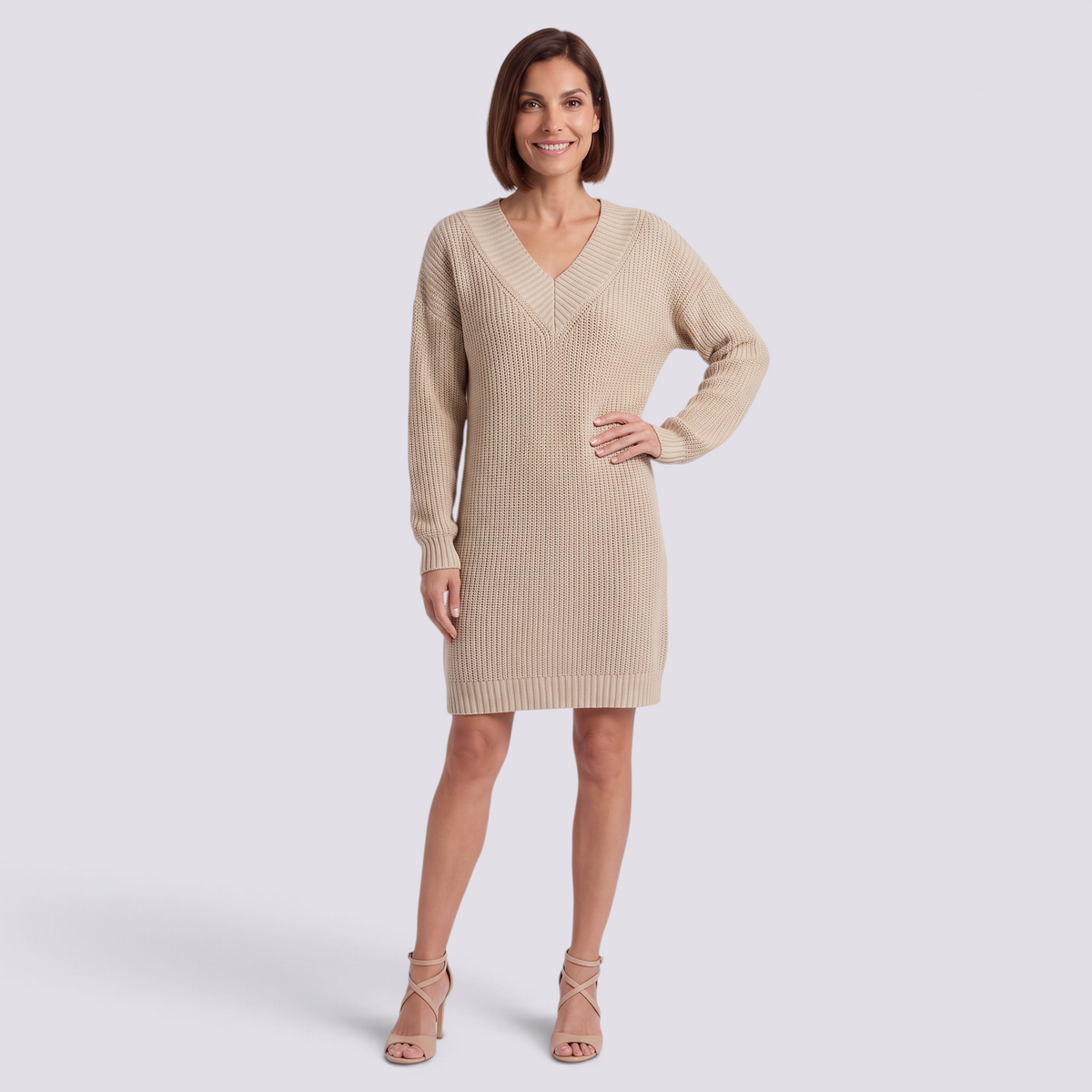 Vestido jersey corto de mujer color caqui con escote en pico y corte holgado, vista frontal