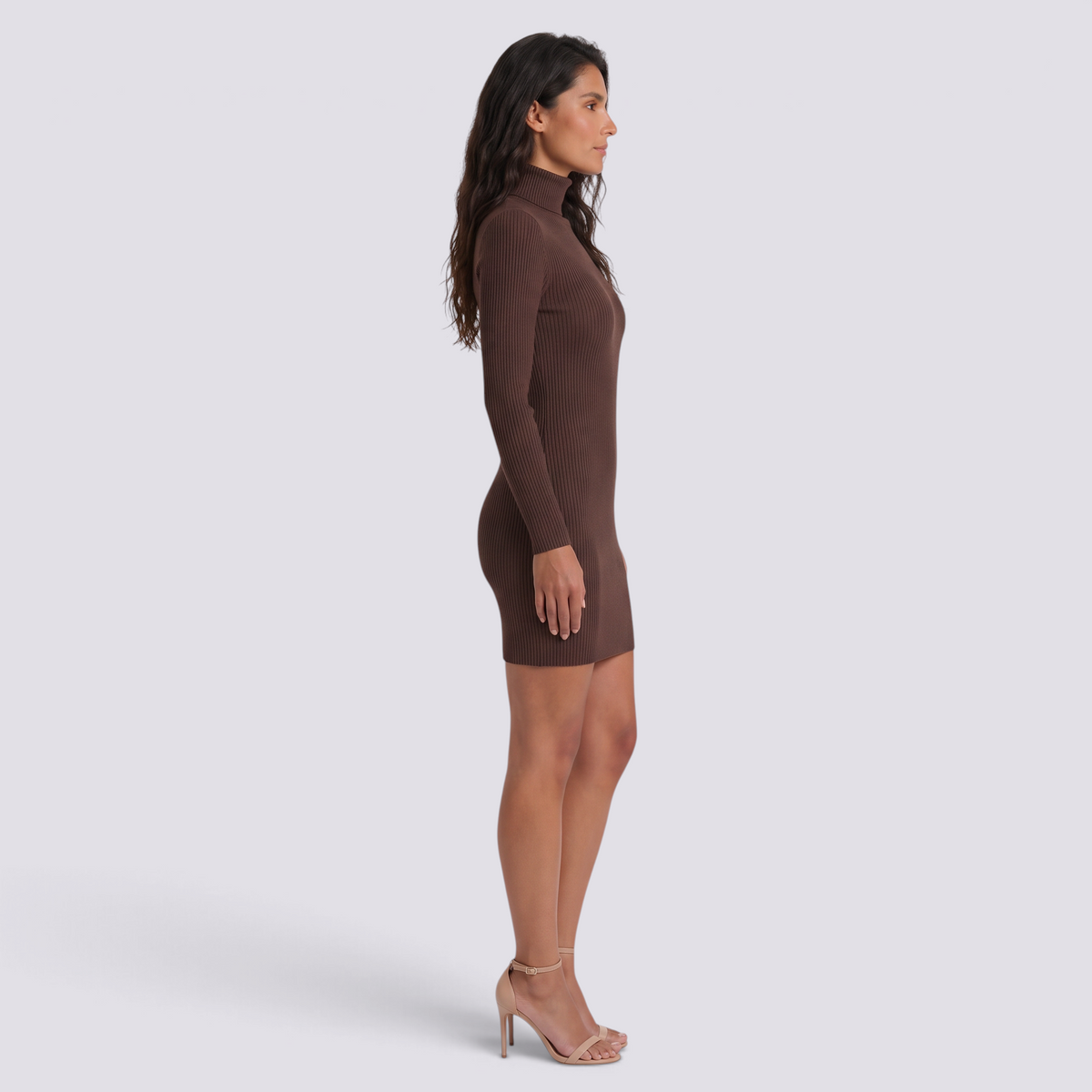 Vestido jersey ajustado de mujer color marrón con cuello alto y manga larga, vista lateral