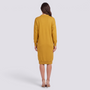 Vestido jersey de mujer con cuello polo y botones en amarillo, vista trasera
