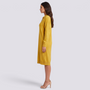 Vestido jersey de mujer con cuello polo y botones en amarillo, vista lateral