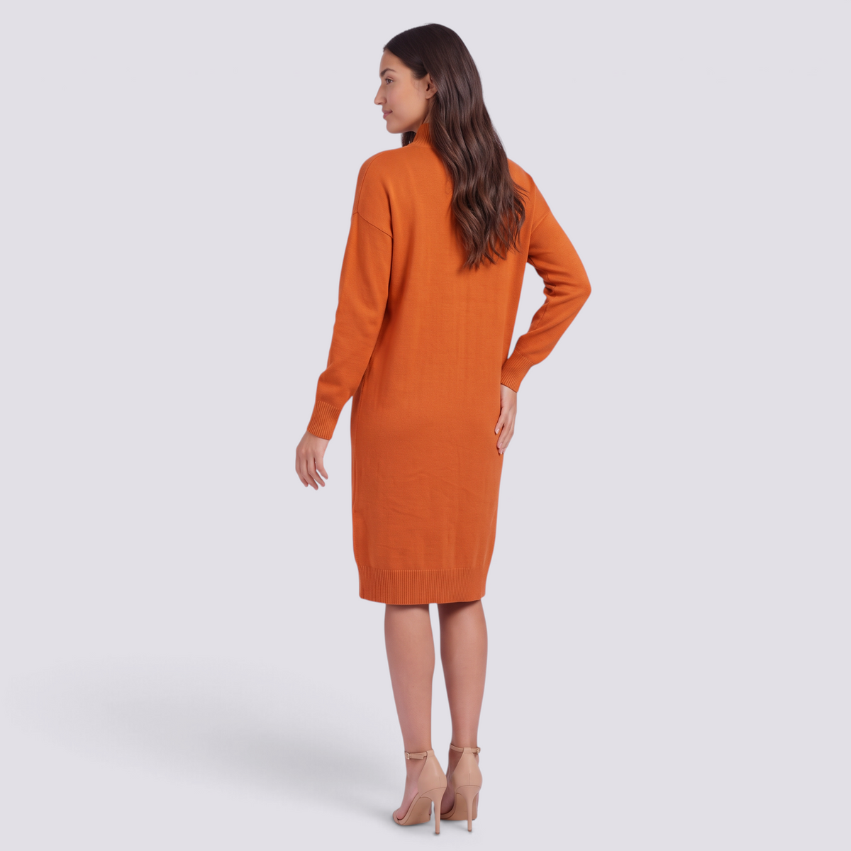 Vestido jersey de mujer con cuello alto y botones en naranja, vista trasera