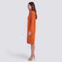 Vestido jersey de mujer con cuello alto y botones en naranja, vista lateral
