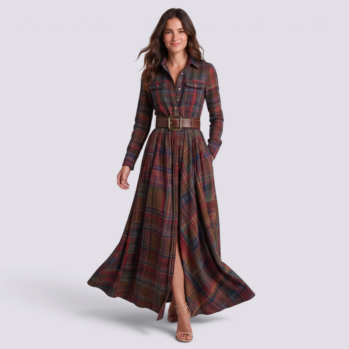 Mujer con vestido largo camisero de cuadros tartán con cinturón, cuadros multicolor, vista frontal