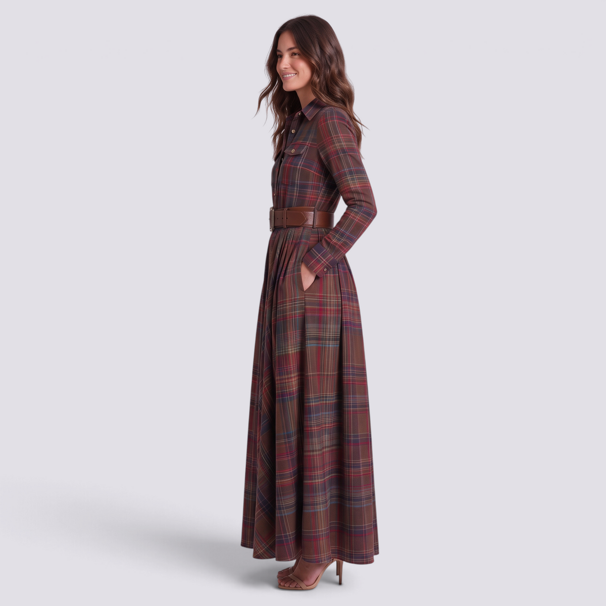 Mujer con vestido largo camisero de cuadros tartán con cinturón, cuadros multicolor, vista lateral
