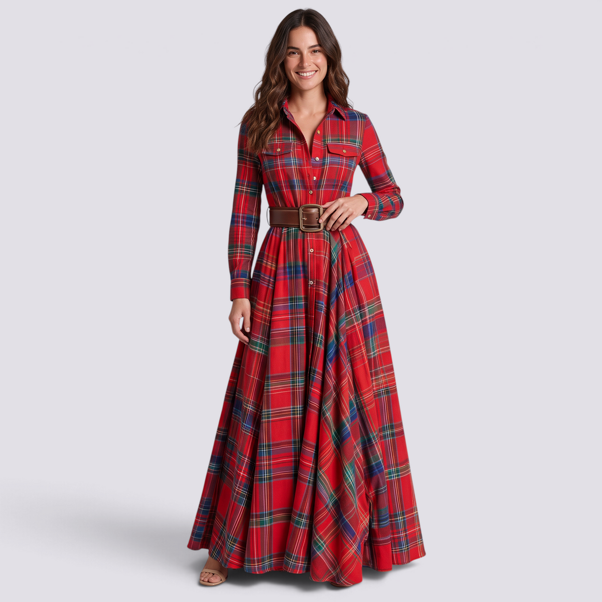 Mujer con vestido largo camisero de cuadros tartán con cinturón, cuadros rojo, vista frontal