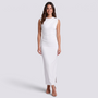 Vestido largo mujer sin mangas fruncido ajustado en blanco, vista frontal