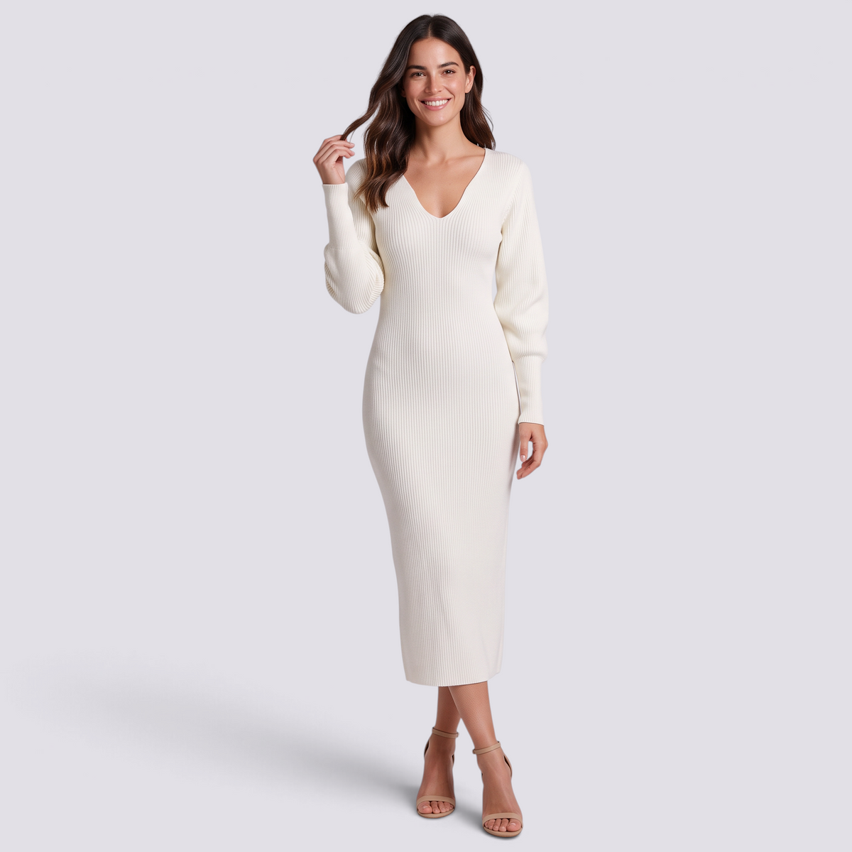 Mujer con vestido midi de punto canalé ajustado en blanco, vista frontal