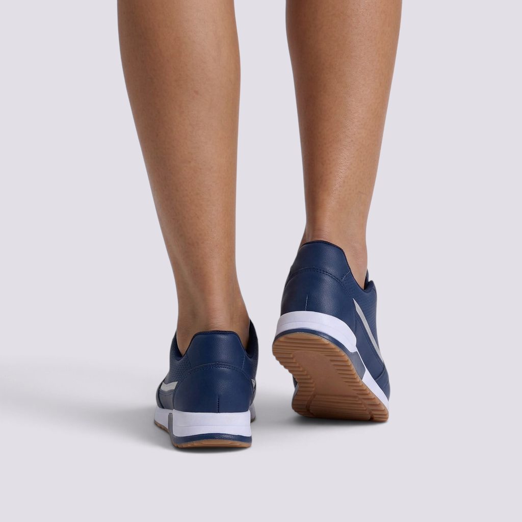 Zapatillas deportivas mujer con detalle metalizado azul marino vista trasera