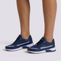 Zapatillas deportivas mujer con detalle metalizado azul marino vista lateral