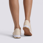 Zapatillas deportivas mujer con detalle metalizado beige vista trasera