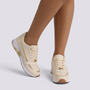 Zapatillas deportivas mujer con detalle metalizado beige vista frontal