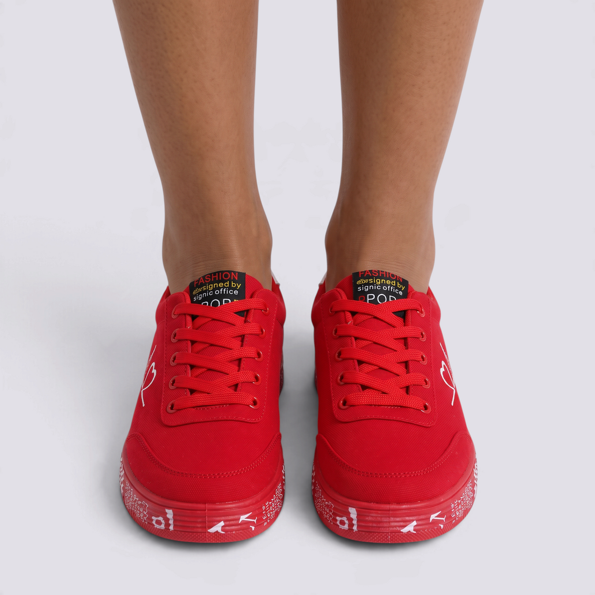 Zapatillas de lona mujer con estampado de corazón en rojo, vista frontal