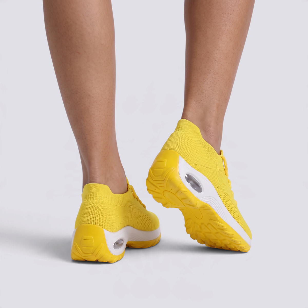 Zapatillas deportivas mujer plataforma tipo calcetín en amarillo, vista trasera