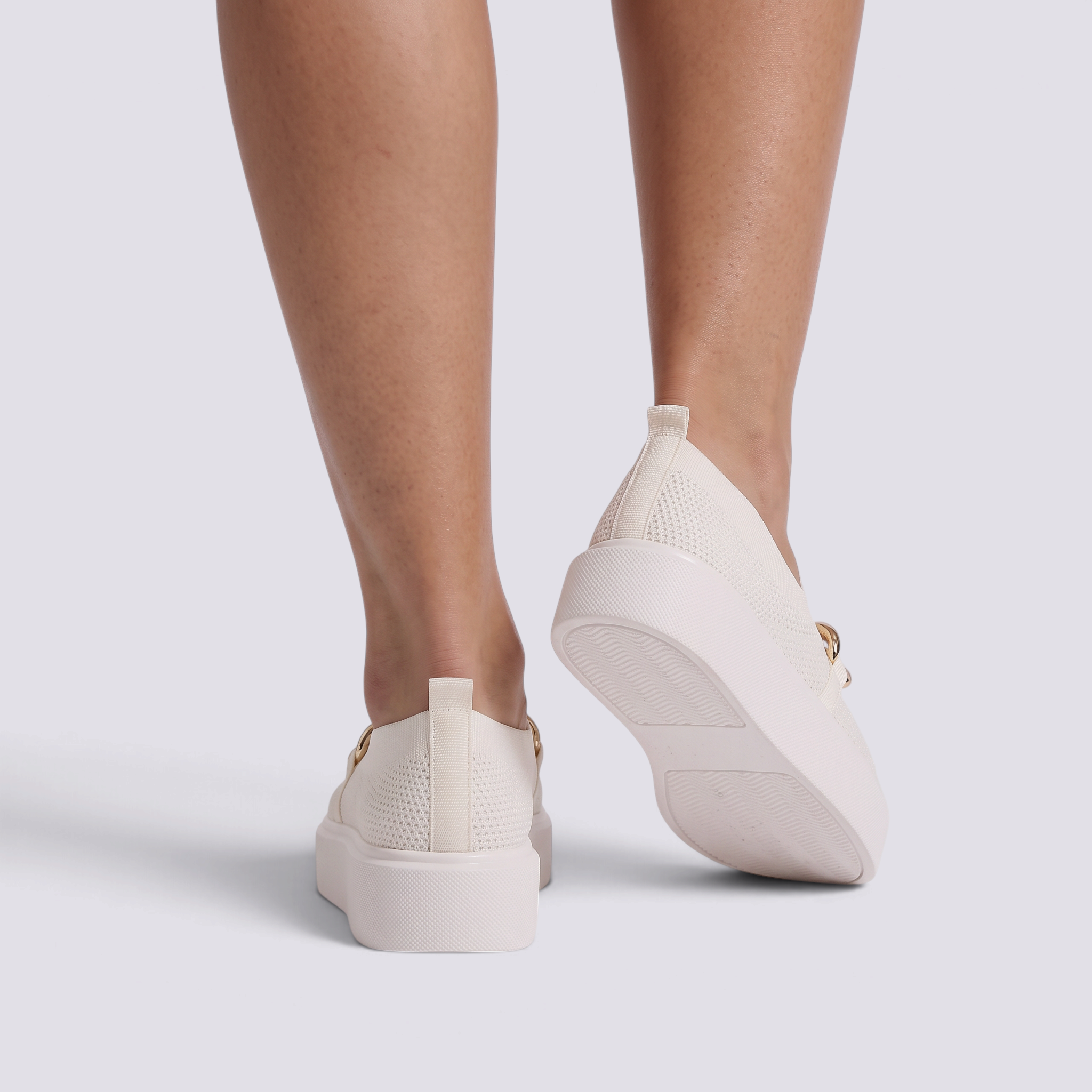 Zapatillas slip-on mujer blancas con plataforma, vista trasera